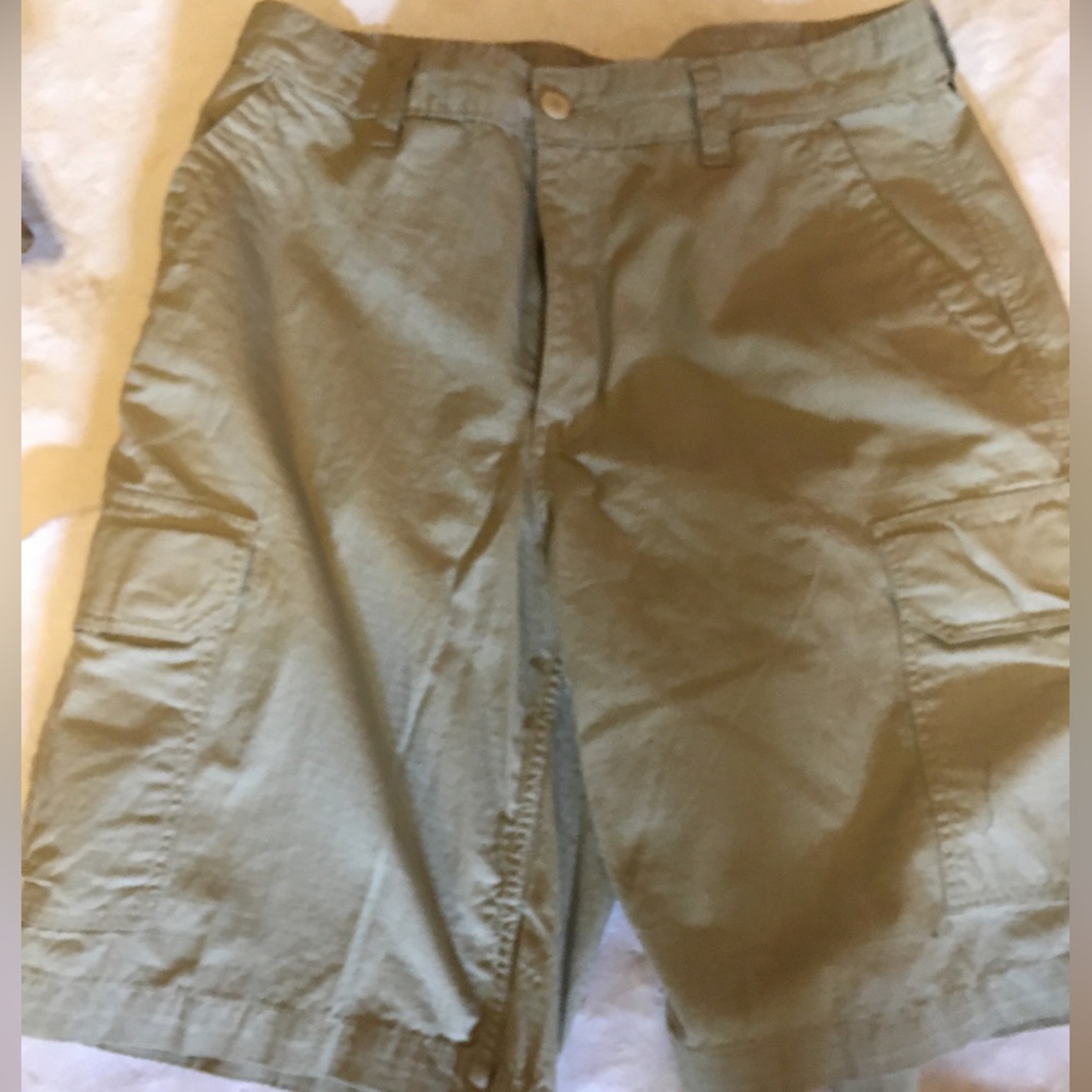 Men’s Khaki Cargos.  Size 32.